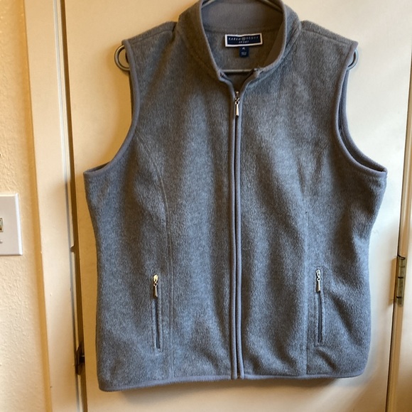 🔥Host Pick Karen Scott Petite Large, Heather Grey Vest, Zippered Pockets. - Picture 9 of 14